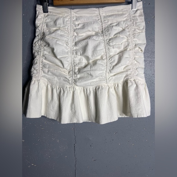 Zara ruched flutter mini skirt.  Size Medium - Picture 3 of 9